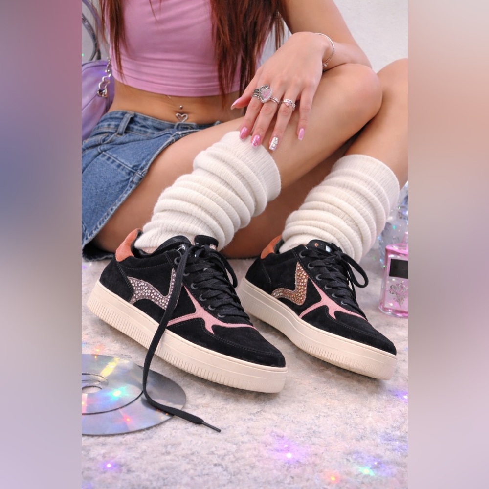 Maruti Suede Low Top Sneakers Black Pink Y2K Streetwear Skate Shoes